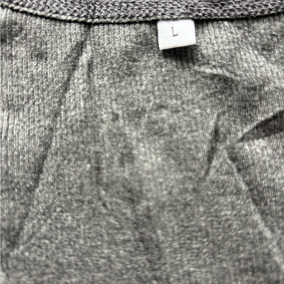 2 tank tops - Picture 3 of 4